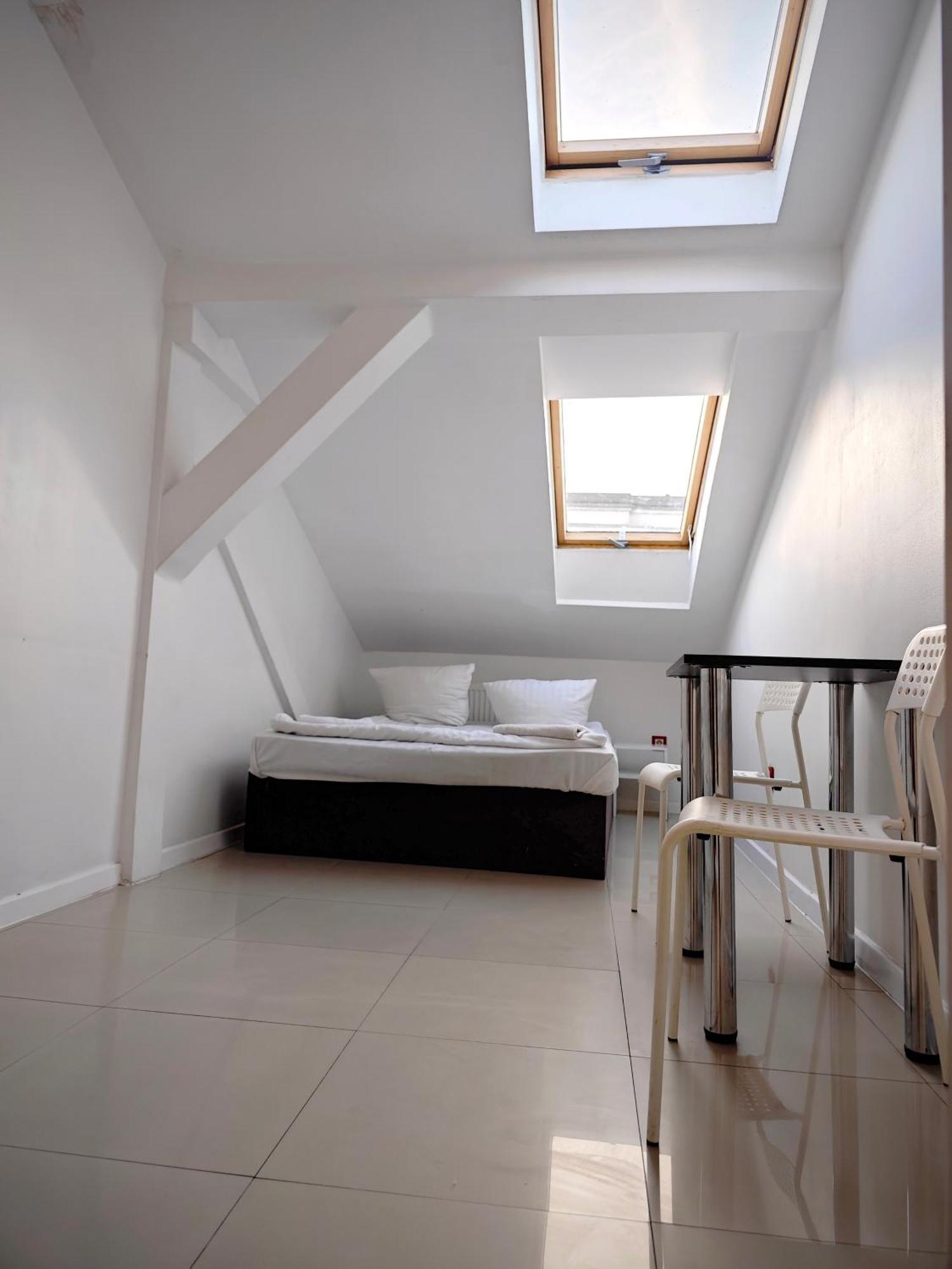 Apartamenty Hoza Attic Studio Warsaw Room photo