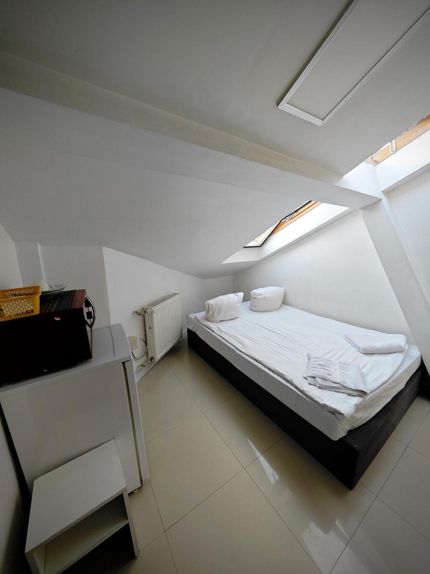 Apartamenty Hoza Attic Studio Warsaw Room photo