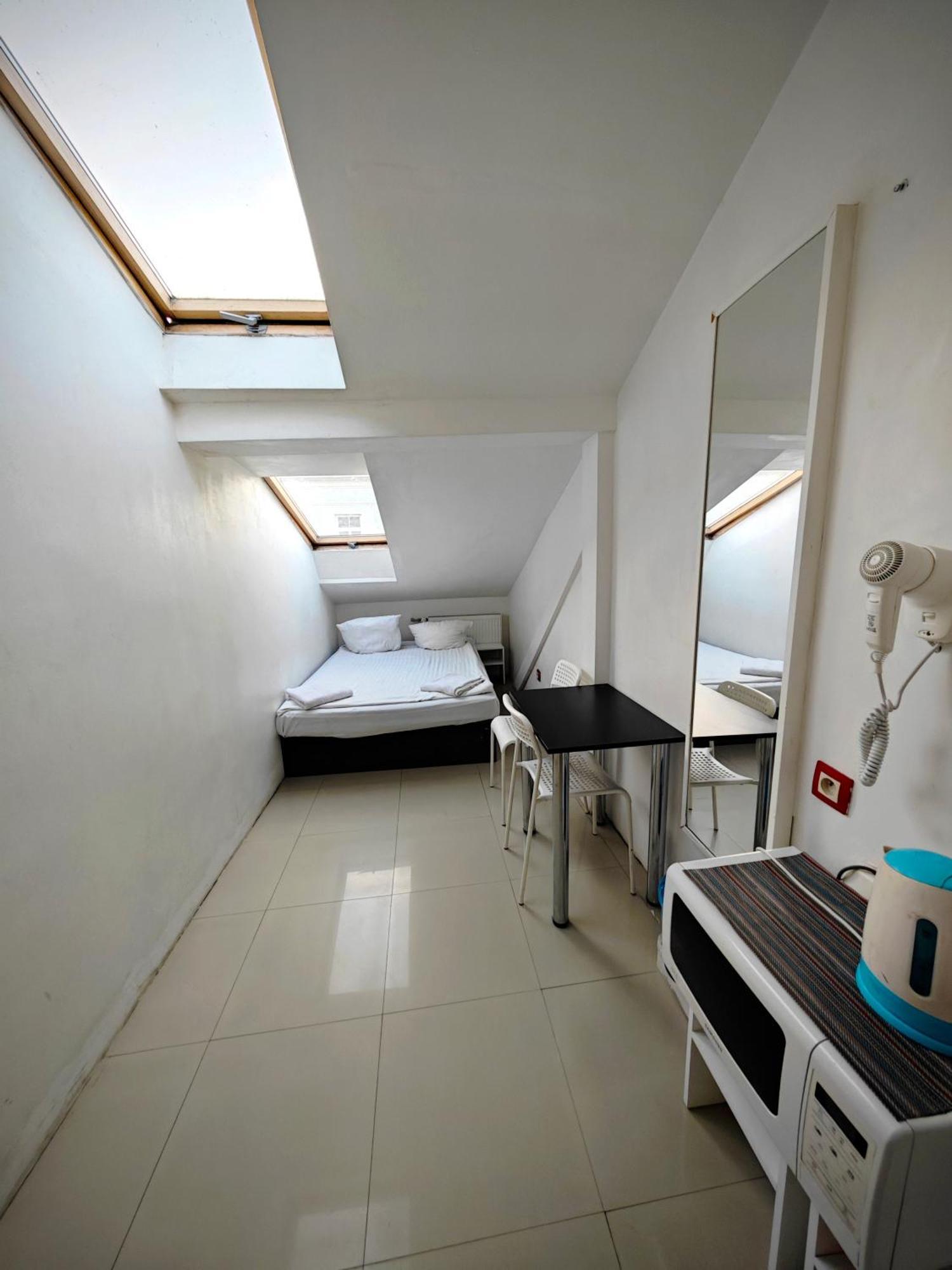 Apartamenty Hoza Attic Studio Warsaw Room photo